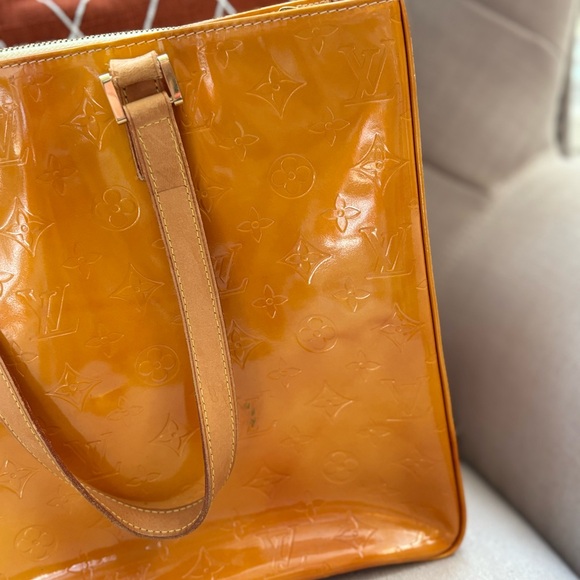 LOUIS VUITTON Monogram
Vernis Columbus Tote Bag - Picture 2 of 10